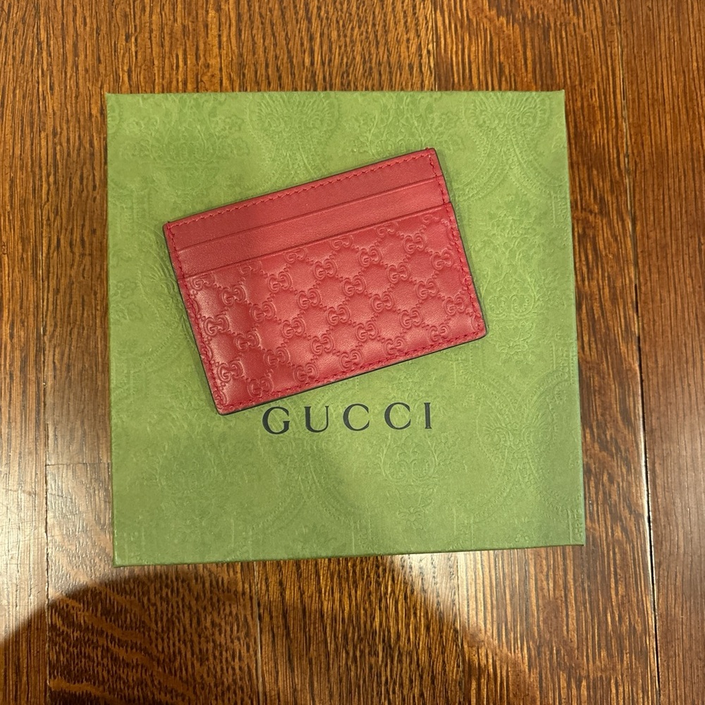 100% authentic red Gucci cardholder! New, never used, with box and dust bag